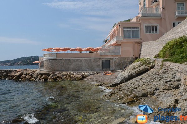 Plage à côté de l'hôtel de la Réserve