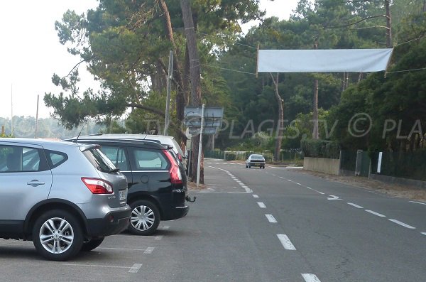 Parking de la plage du Rey au bord du lac d'Hossegor