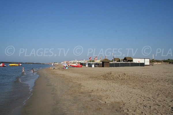 Activités nautiques sur la plage de Richelieu au Cap d'Agde