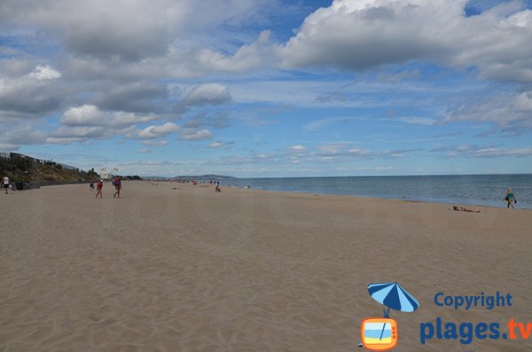 Plage du Rieu en direction du poste de secours du Pous de Marseillan