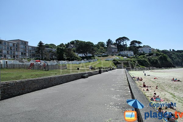 lungomare della spiaggia a Douarnenez