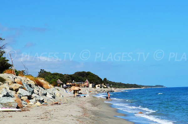 Limite entre les plages naturistes et non-naturistes