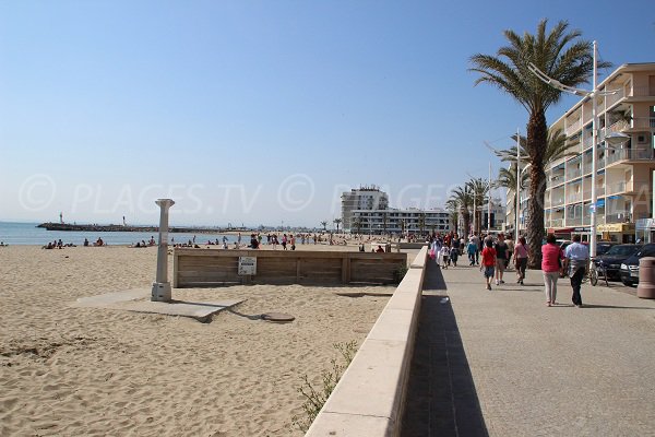 Strand und Promenade des linken Ufers bei Grau du Roi