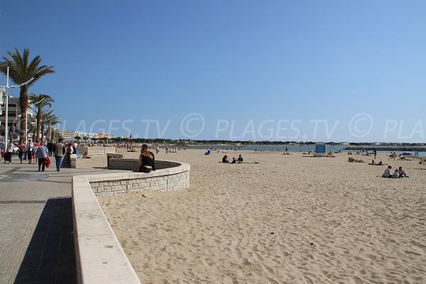 Plage de la Rive Gauche du Grau du Roi en direction du Seaquarium