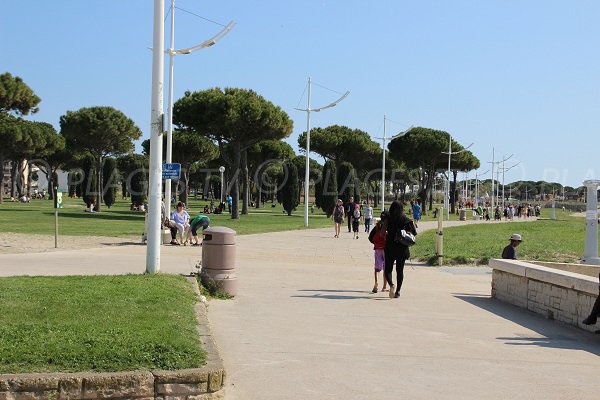 Pedestrian promenade in Grau du Roi - Rive Gauche beach zone