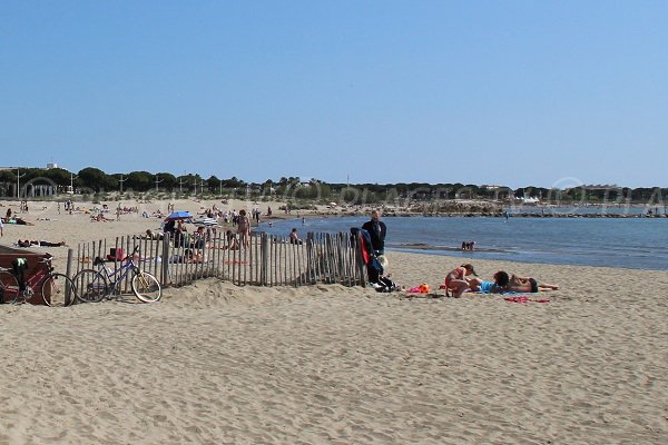 Strand Rive Gauche in Grau du Roi - Frankreich