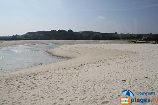 Plage sauvage à Plougoulm