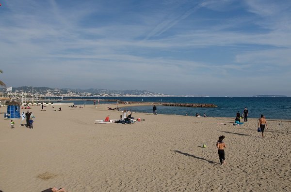 Plage en face du golf de Mandelieu la Napoule