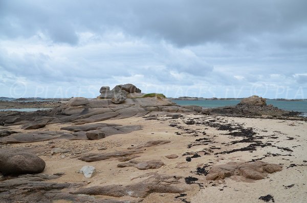 Rochers sur la plage de Roc'h Ascoat