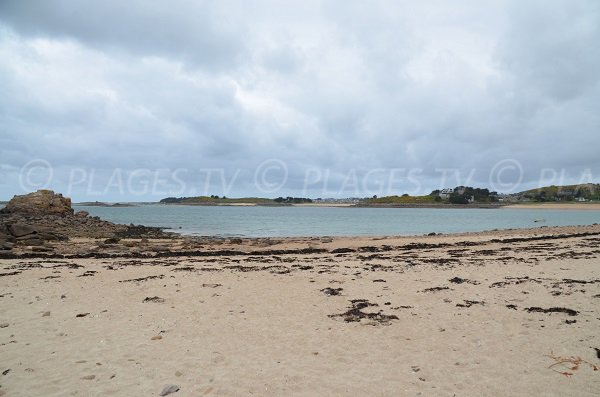 Vue sur l'ile de Toënno depuis la plage de Roc'h Ascoat