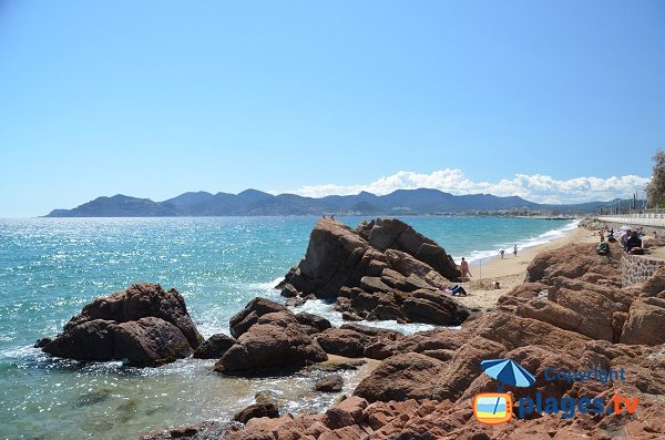 Rochers de Cannes la Bocca - zone sans tabac