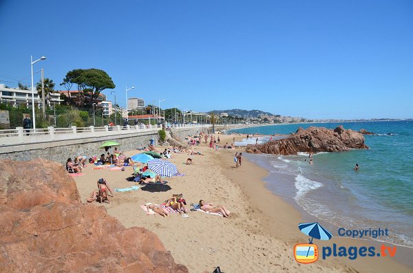 Photo de la plage des Rochers à Cannes la Bocca