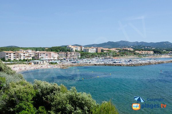 Foto della spiaggia Les Roches Brunes a Six Fours les Plages - Francia