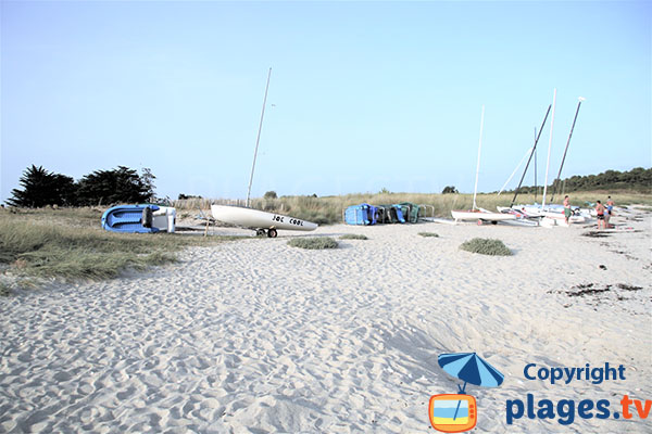 Longue plage de sable fin