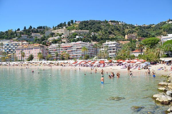 Flach abfallendes Baden in Menton