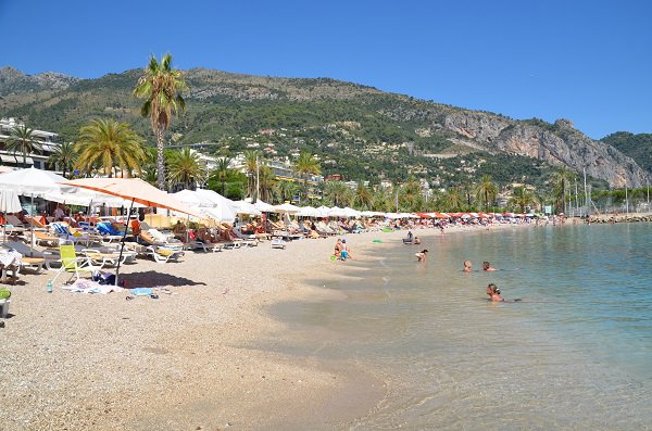 Plage privée de Menton avec vue sur l'Italie