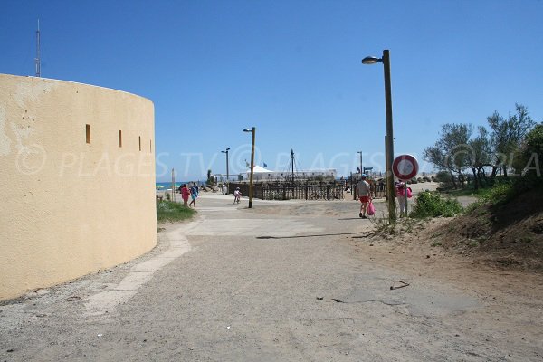 Access to the Roquille beach in Cape d'Agde