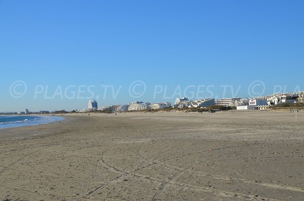 Plage à la Grande Motte en direction de Carnon-Plage