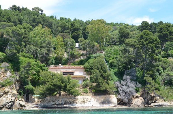 photo of the Rossignol beach in Lavandou