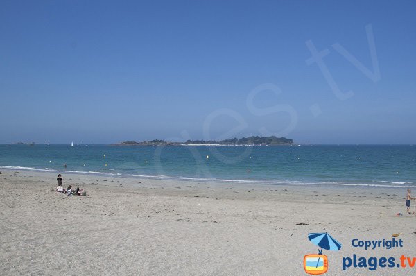 Archipel des Ebihen vue de la plage du Rougeret