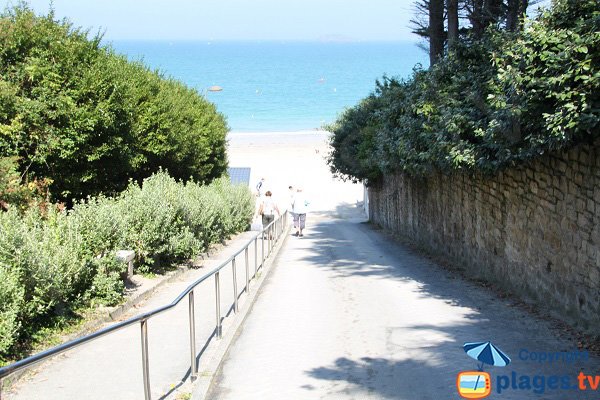 Accès à la plage du Rougeret