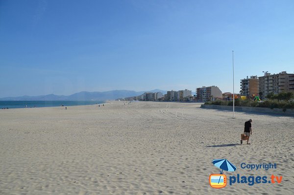 Photo de la plage du Roussillon au Canet-Plage vue depuis le nord