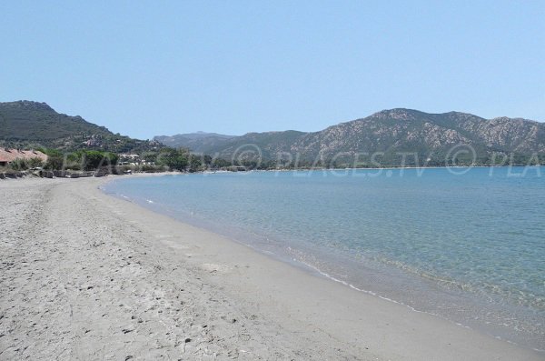 Plage du Roya près d'une école de voile à St Florent