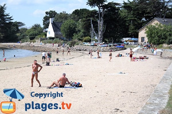 Cale sur la plage du Rudevent sur l'ile d'Arz