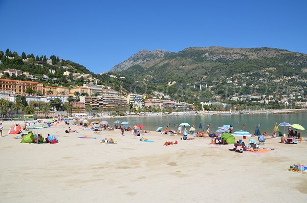 Baie des Sablettes en été - Menton