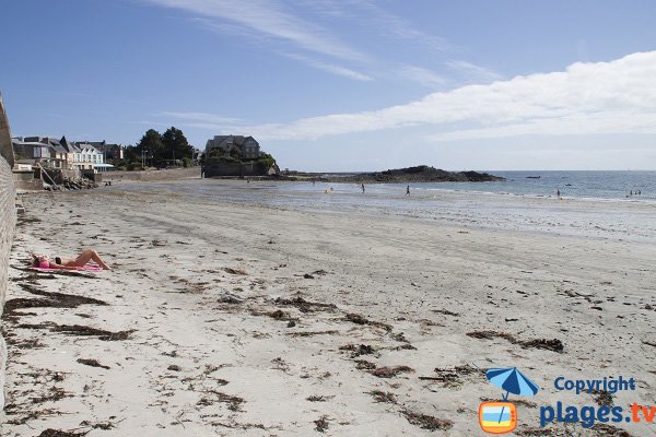 Beach of Sables Blancs at low tide - Concarneau