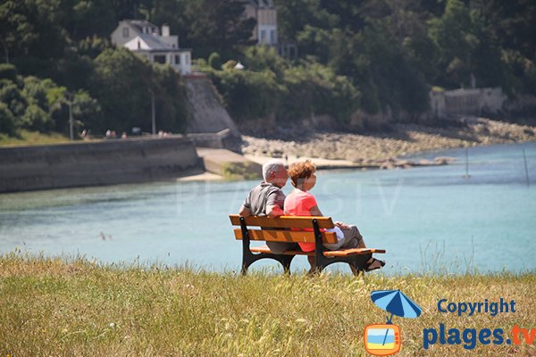 Banc sur les hauteurs de la plage de Douarnenez 