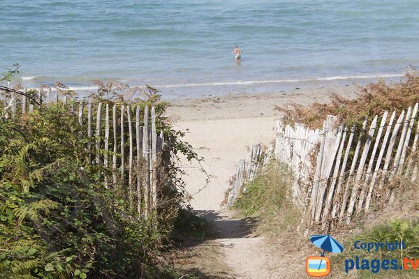 Sentier de la plage des Sables Blancs