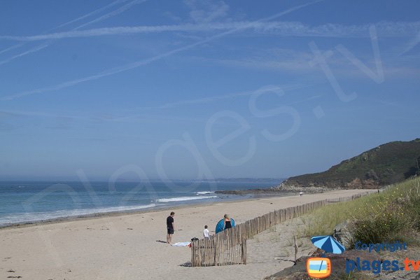 Plage de sable blanc à Locquirec