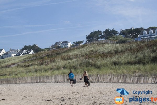 Maisons autour de la plage des Sables Blancs - Bretagne