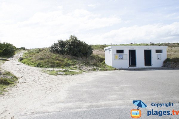 Sanitaire de la plage des Sables Blancs