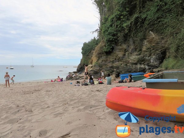 Obus sur la plage de Groix