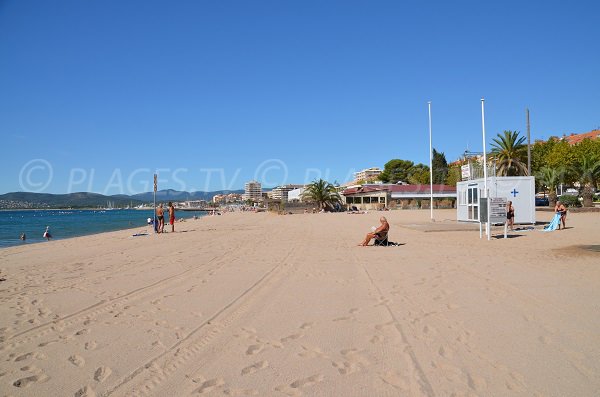 First aid station on Sablettes beach - Fréjus