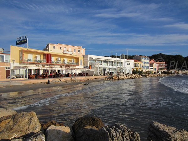 Restaurants on Sablettes beach in La Seyne sur Mer