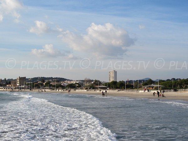 Plage des Sablettes dans le Var à La Seyne sur Mer