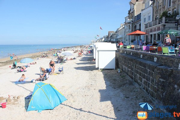 Cabines de bains sur la plage de St Aubin