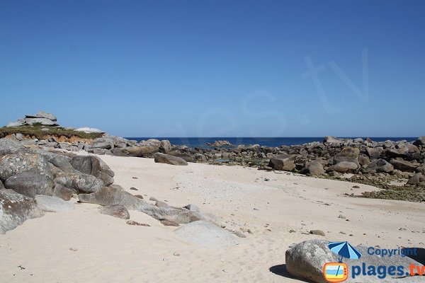 Rochers autour de la plage de St Eden à Plouescat