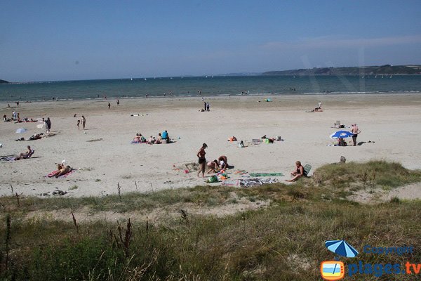 Bronzage sur la plage de Saint Efflam