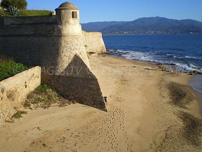 St. Francis: a sandy beach below the Citadel of Ajaccio