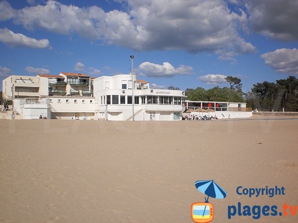 Restaurant on the beach of Saint Georges de Didonne