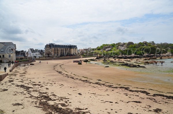 Saint Guirec beach in Ploumanac'h at low tide