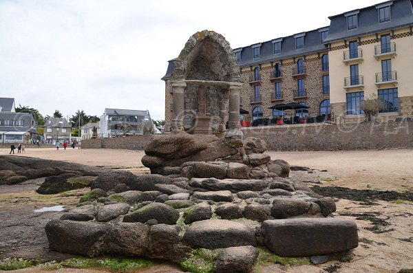 Oratoire sur la plage de Saint Guirec