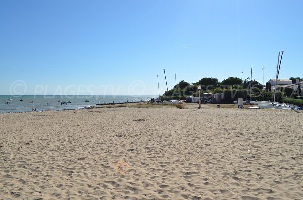 Centre nautique sur la plage de Saint Martin de Ré sur l'île de Ré