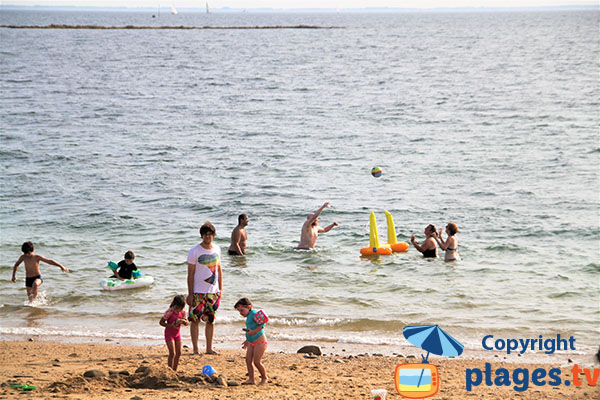 Temps de baignade sur la plage de Saint-Pierre