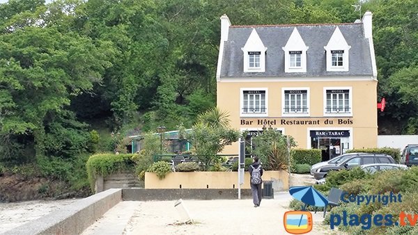 Bar hôtel restaurant à proximité de la plage de Sainte Anne à Brest