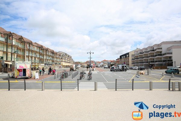 Esplanade de Sainte Cécile et commerces